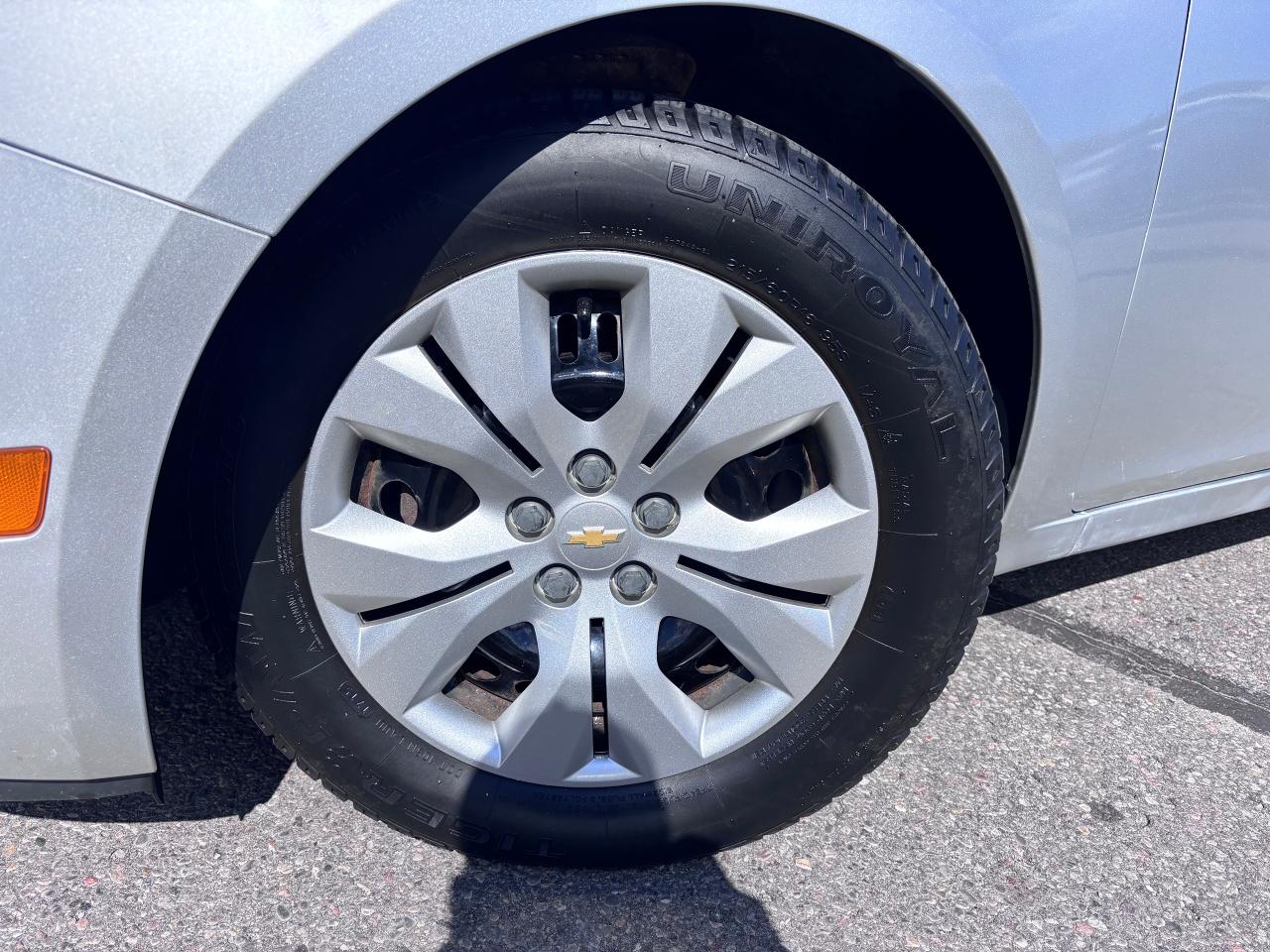 2015 Chevrolet Cruze 2LS LOW KM EXTRA CLEAN - Photo #2