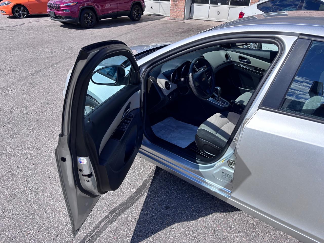 2015 Chevrolet Cruze 2LS LOW KM EXTRA CLEAN - Photo #12