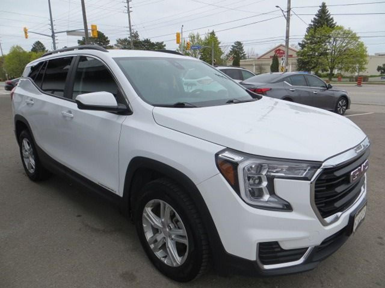 2023 GMC Terrain CERTIFIED, SLE, ALL WHEEL DRIVE, LIKE NEW - Photo #4