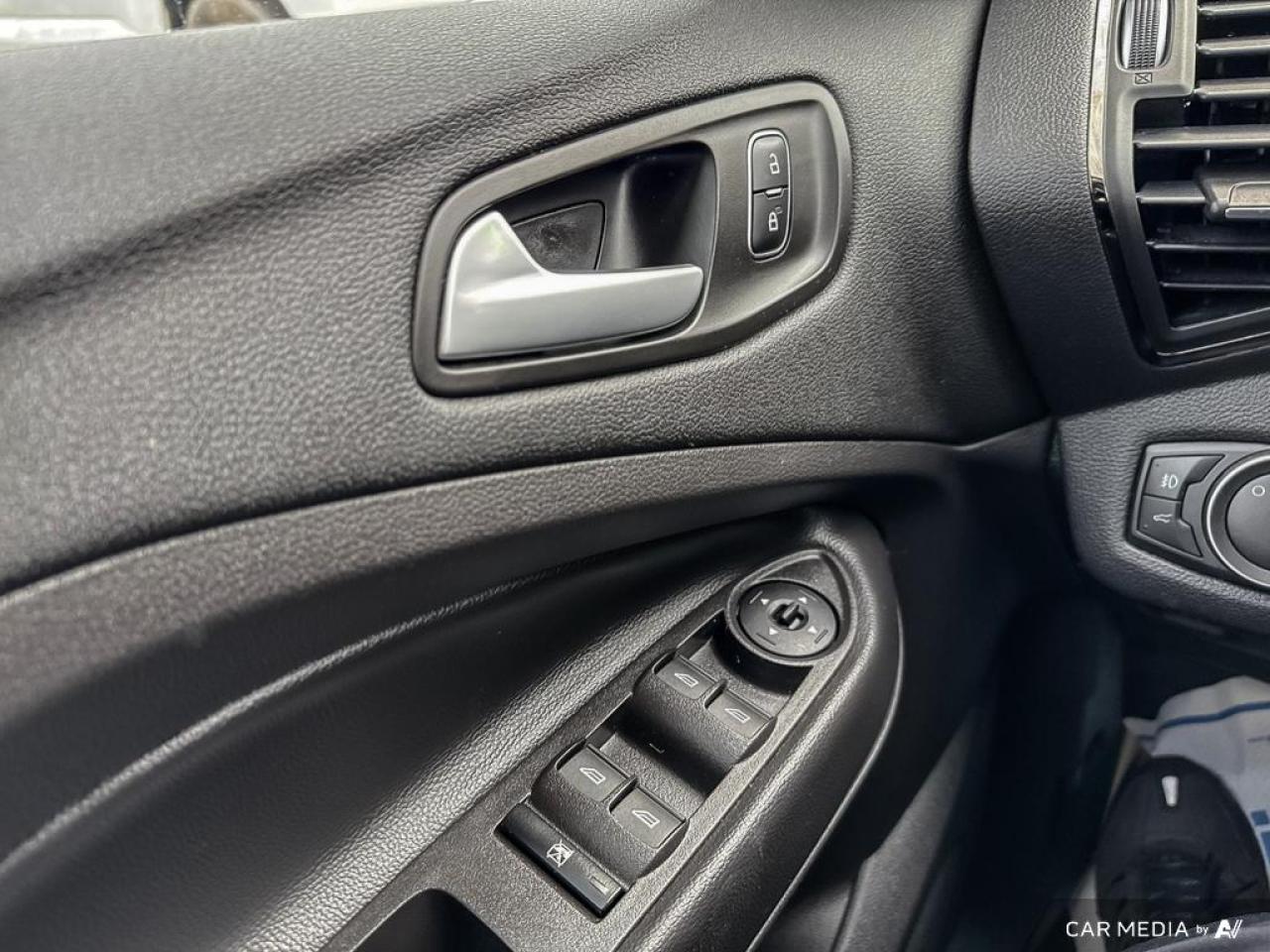 2018 Ford Escape SEL / LEATHER / NAV / HTD SEATS / ALLOYS - Photo #13