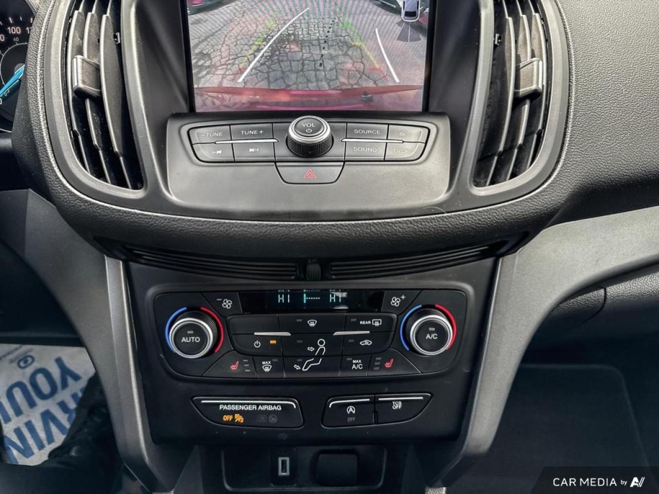 2018 Ford Escape SEL / LEATHER / NAV / HTD SEATS / ALLOYS - Photo #17