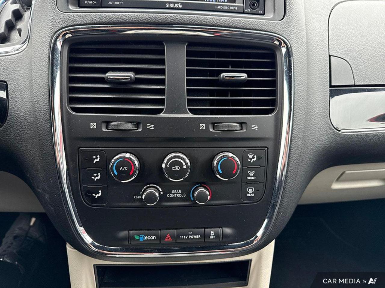 2018 Dodge Grand Caravan SXT PREMIUM PLUS / STOW N GO / DVD / NAV / LEATHER - Photo #17