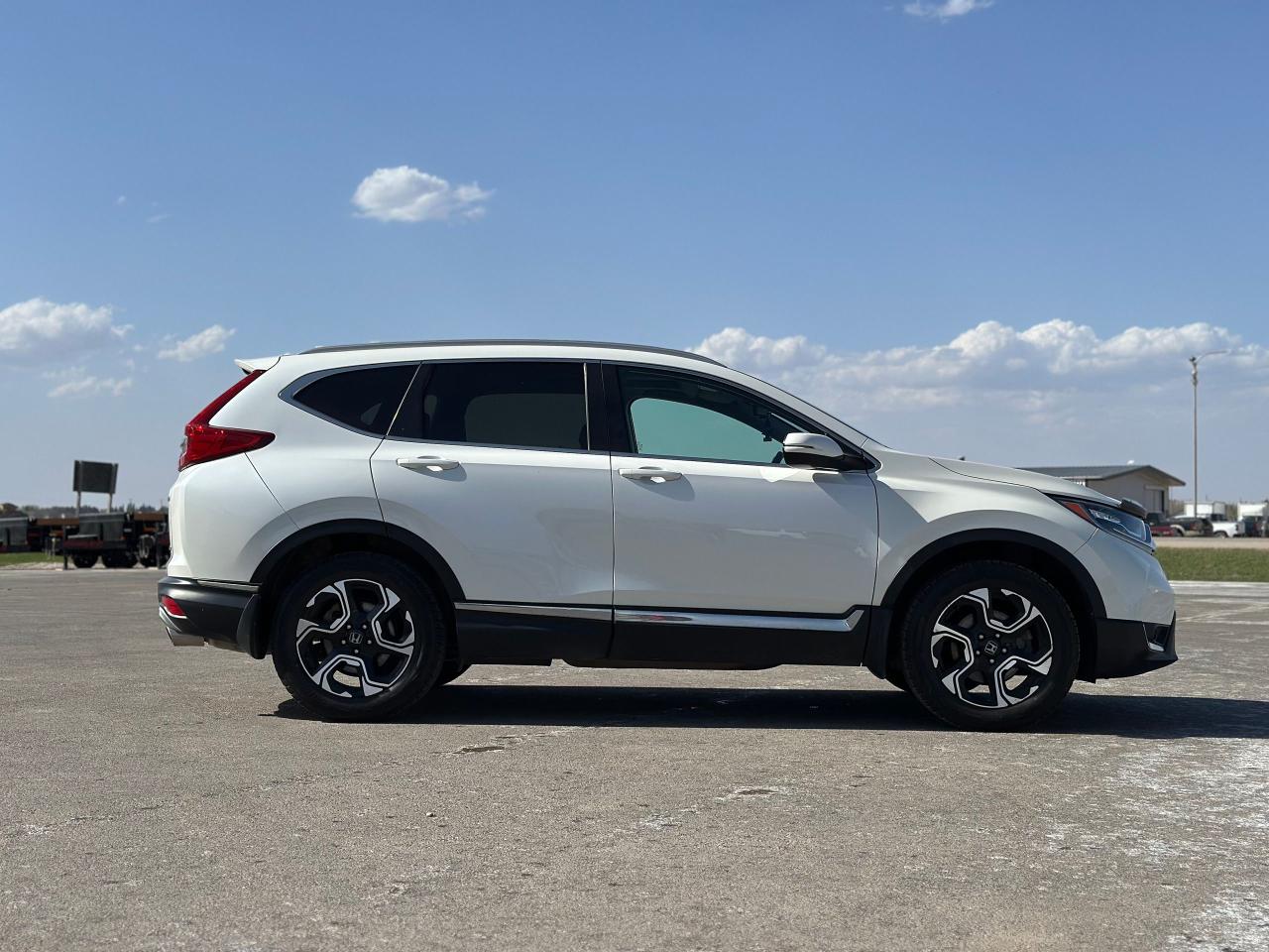2017 Honda CR-V Touring Photo3