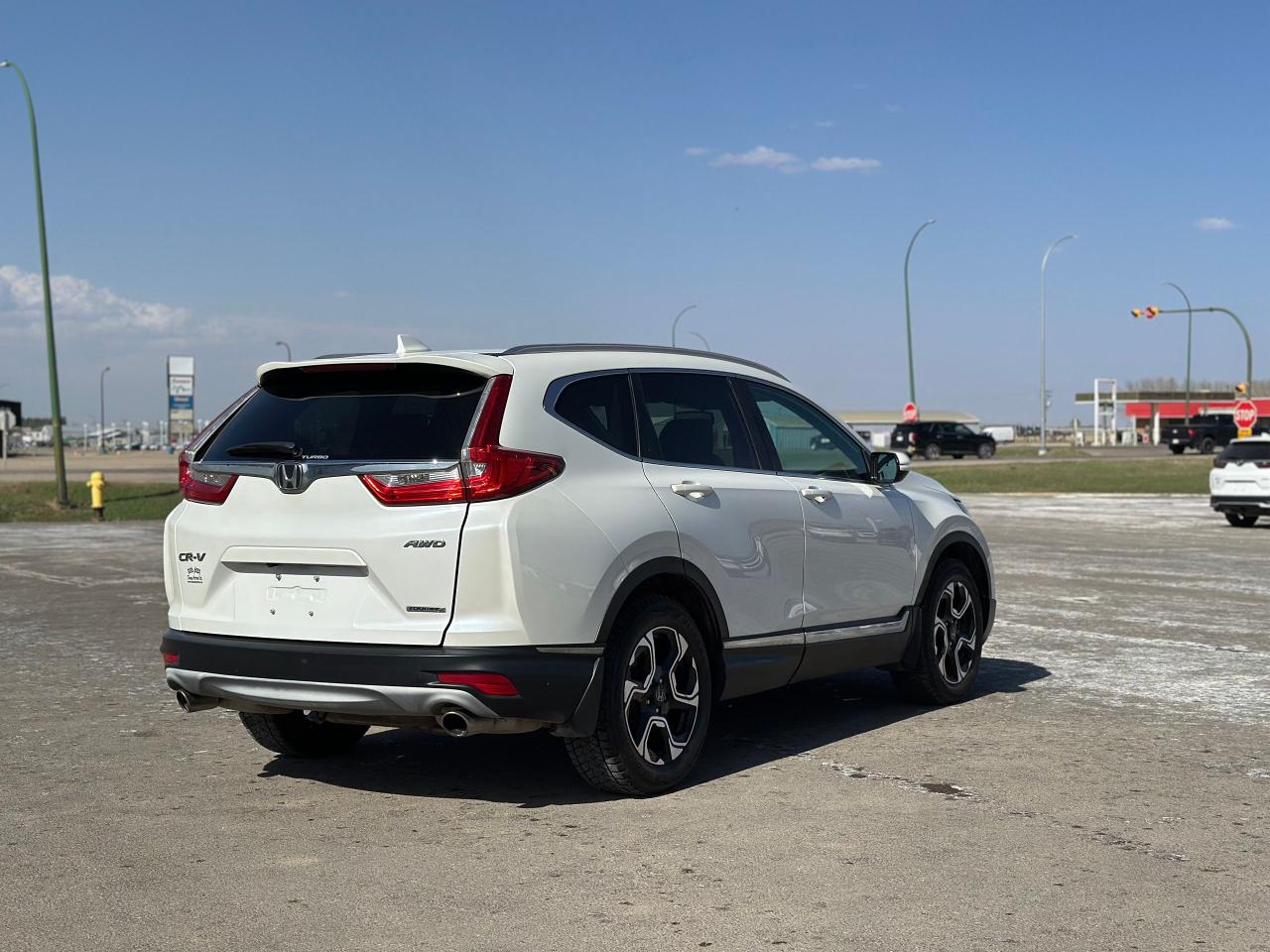 2017 Honda CR-V Touring Photo4