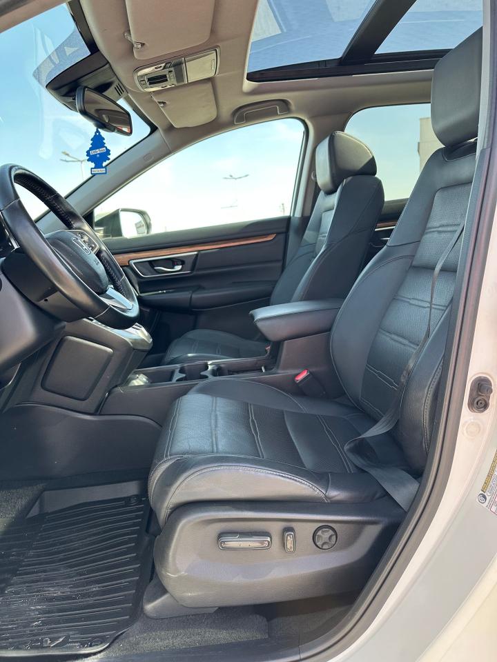 2017 Honda CR-V Touring Photo