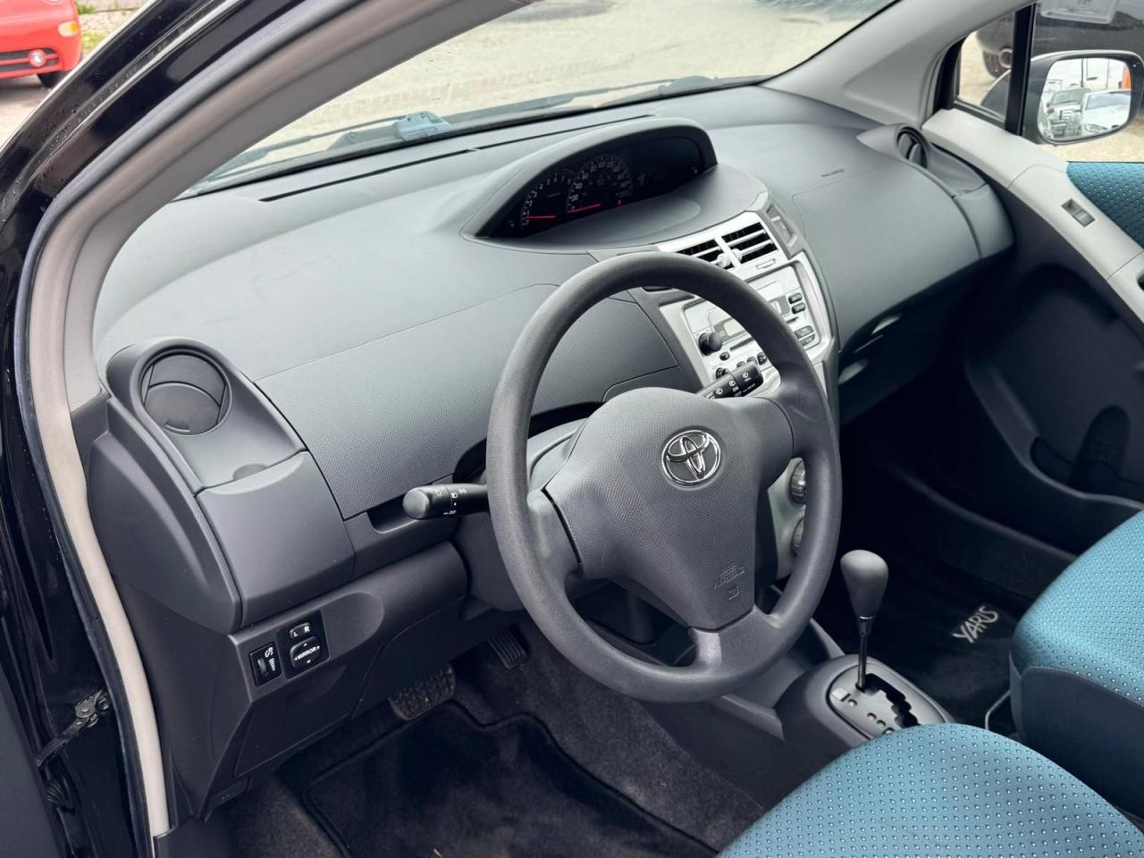 2007 Toyota Yaris LE - Photo #12