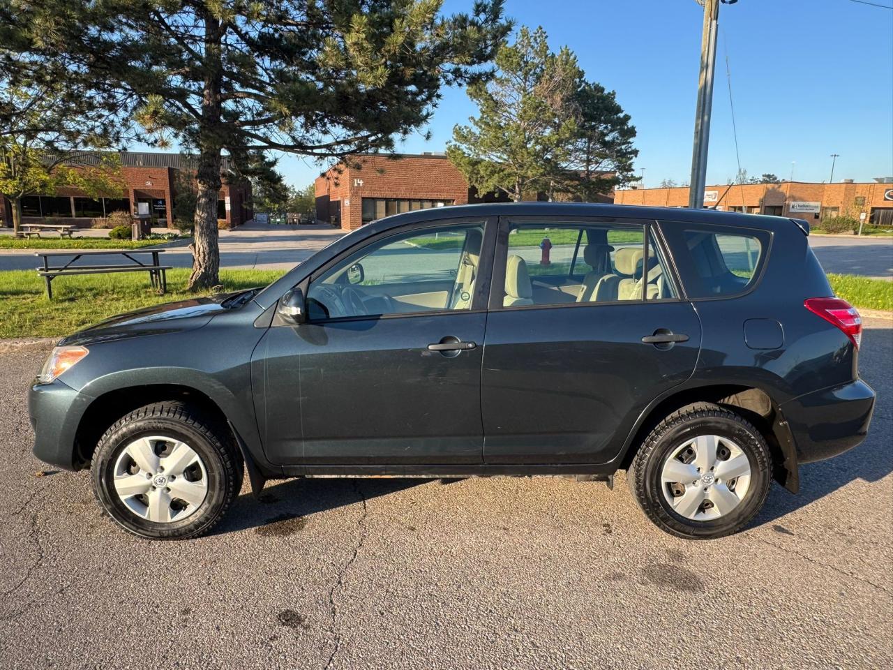 2011 Toyota RAV4 BASE Photo4