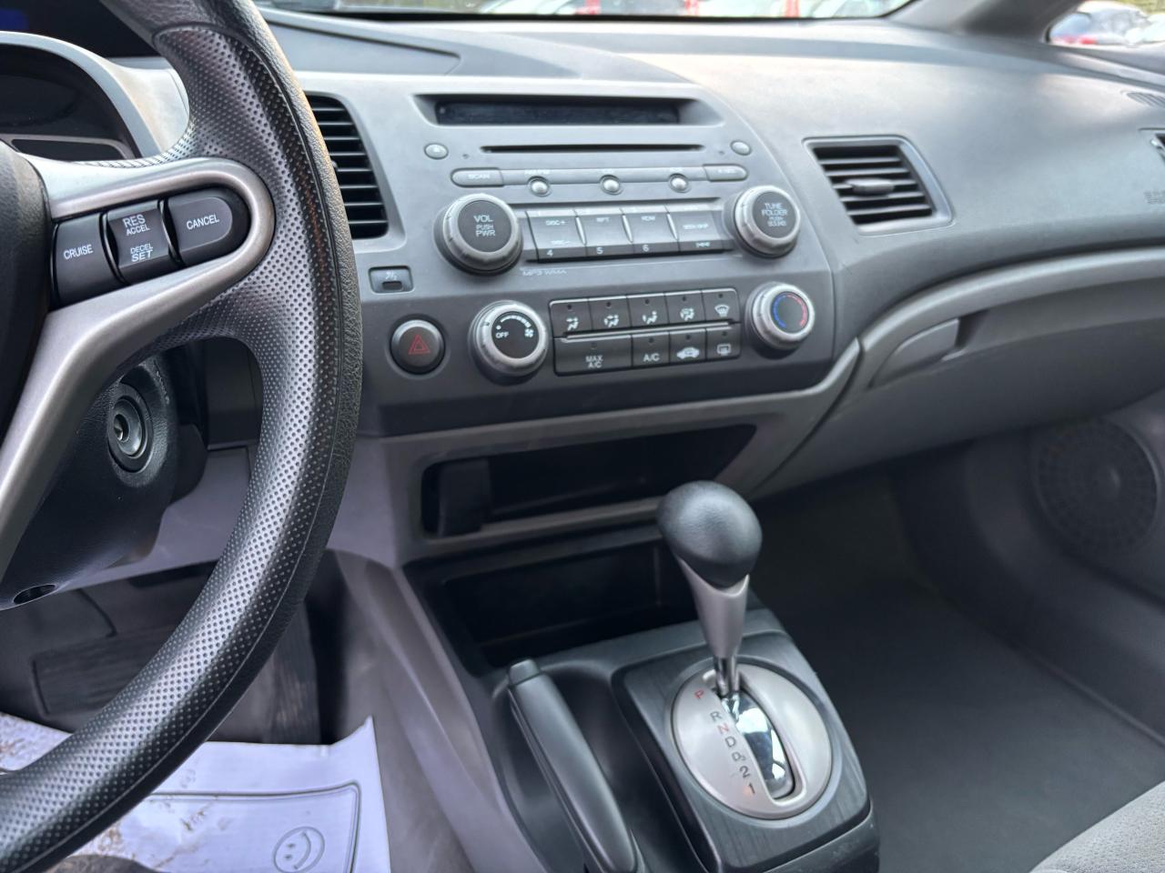 2010 Honda Civic DX-G - Photo #11