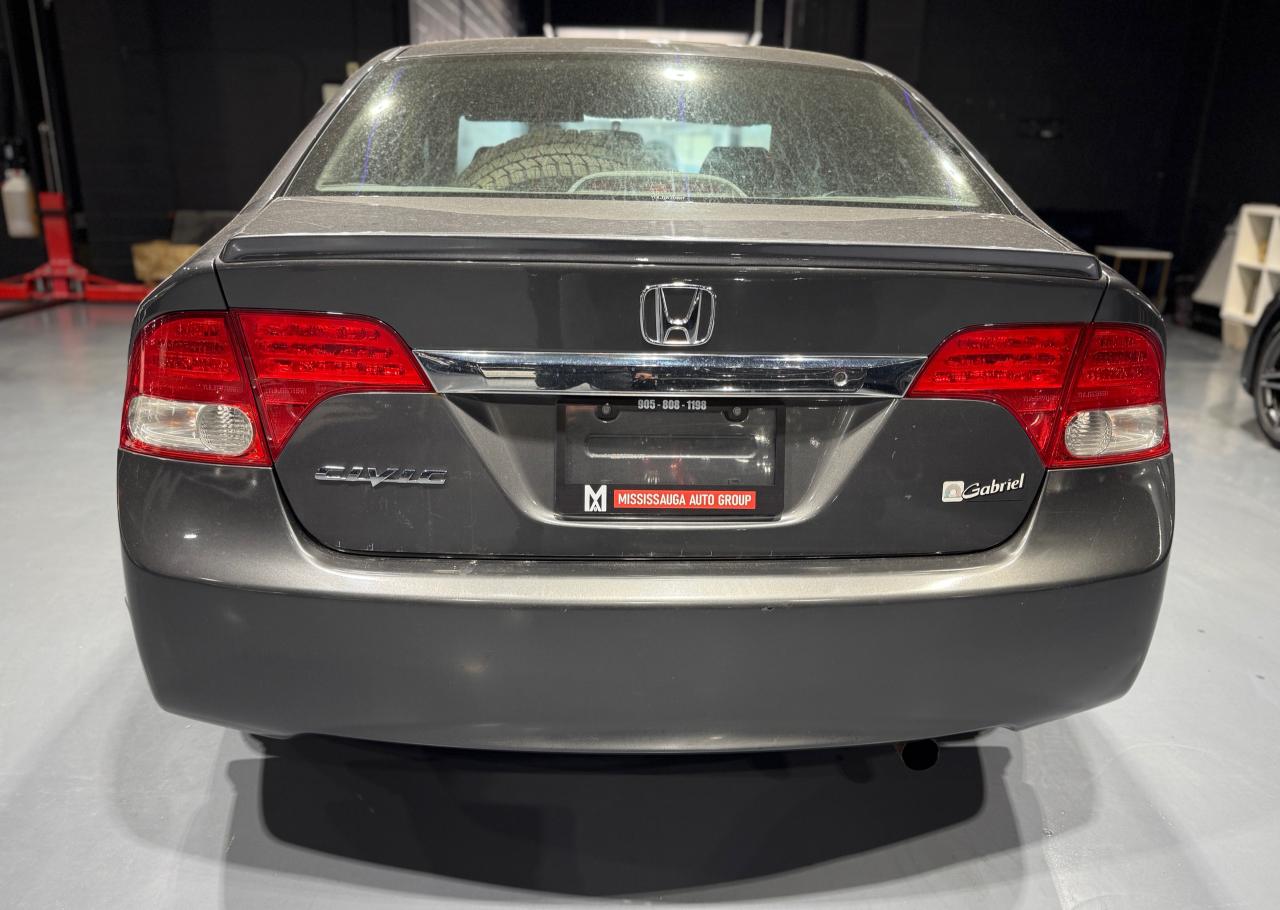2011 Honda Civic DX-G - Photo #6