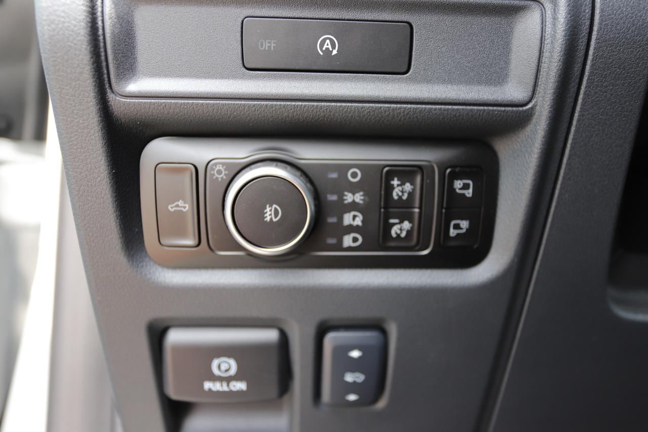 2025 Ford F-150 Lariat 4WD SuperCrew 5.5' Box Photo5