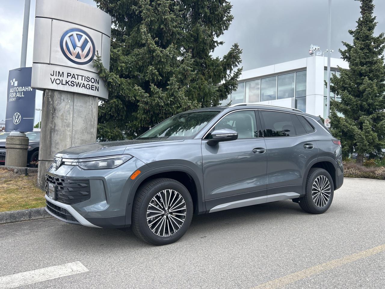 New 2025 Volkswagen Tiguan COMFORTLINE 4Motion for sale in Surrey, BC
