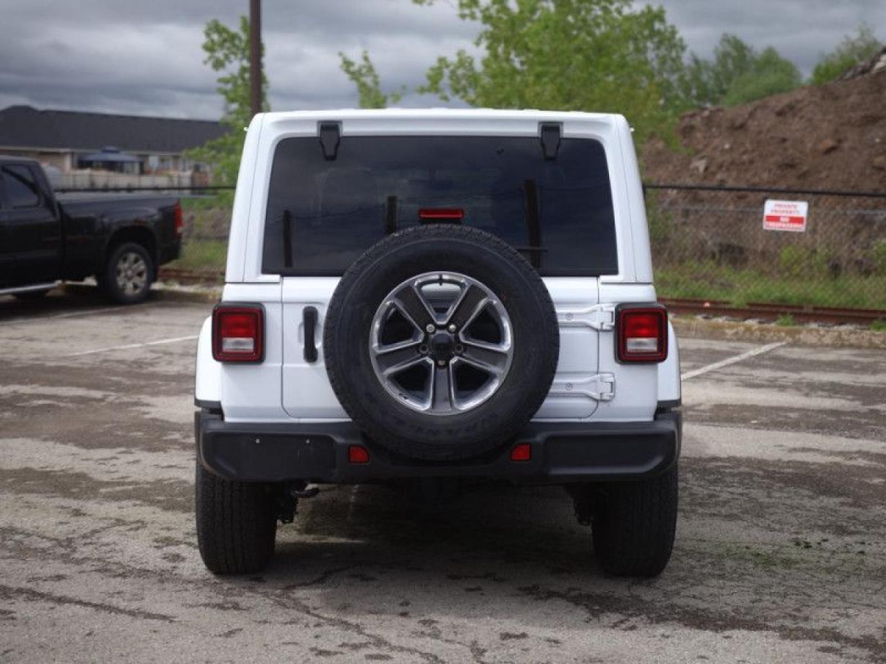 2022 Jeep Wrangler Unlimited Sahara  **LOW KMS - 1 OWNER** Photo3