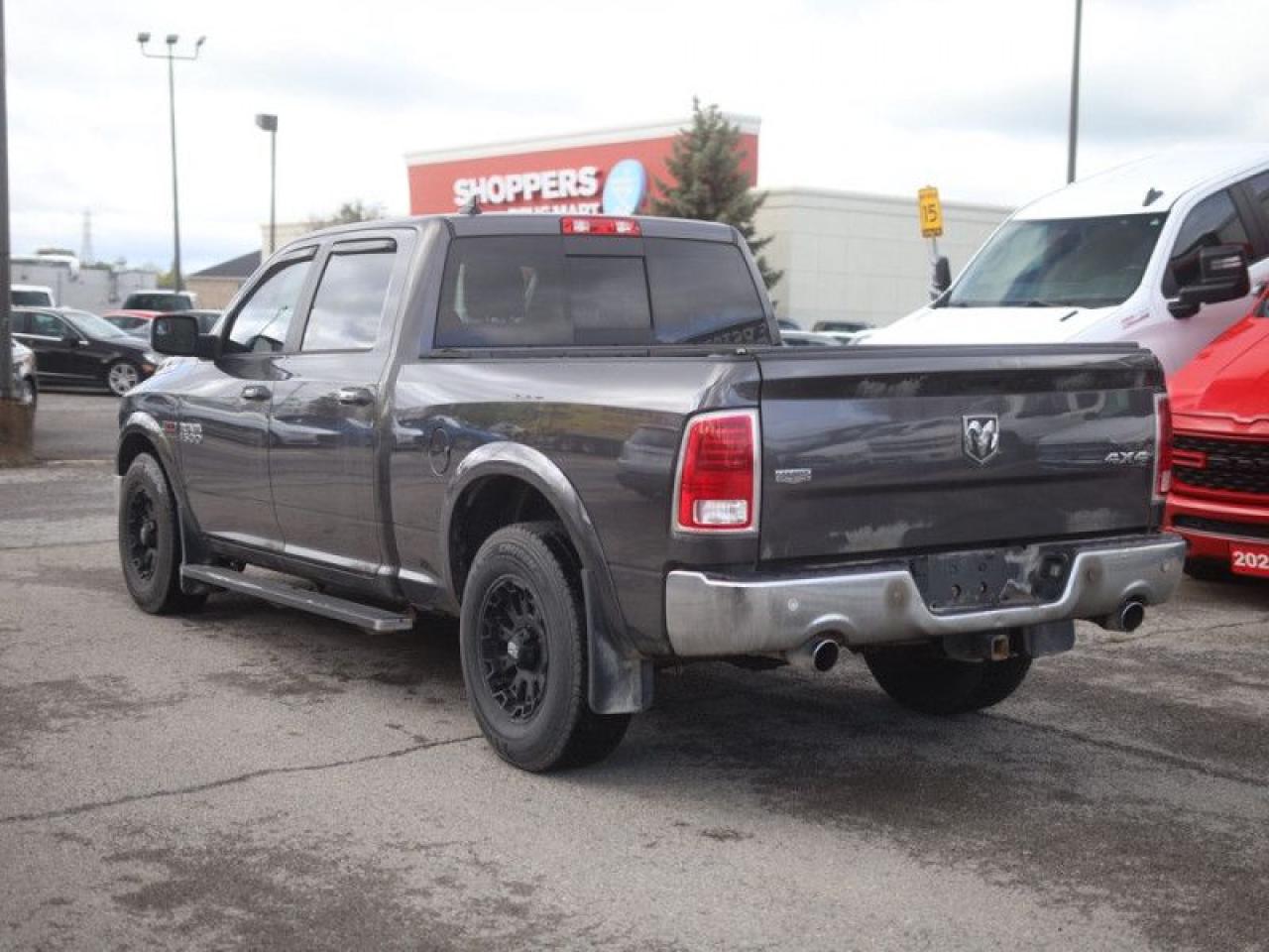 2018 RAM 1500 Laramie  **POWER SUNROOF - ECODIESEL** Photo3
