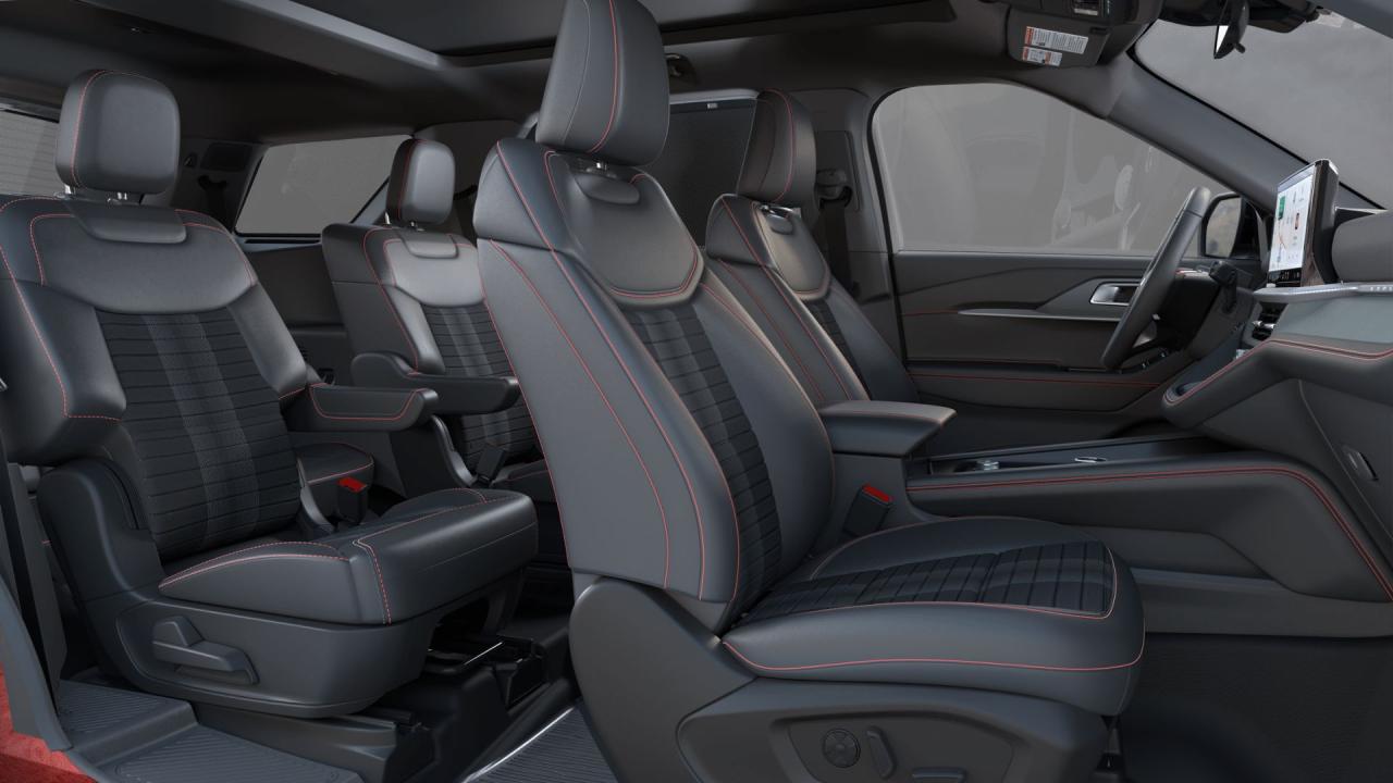 2025 Ford Explorer ST-Line Photo5