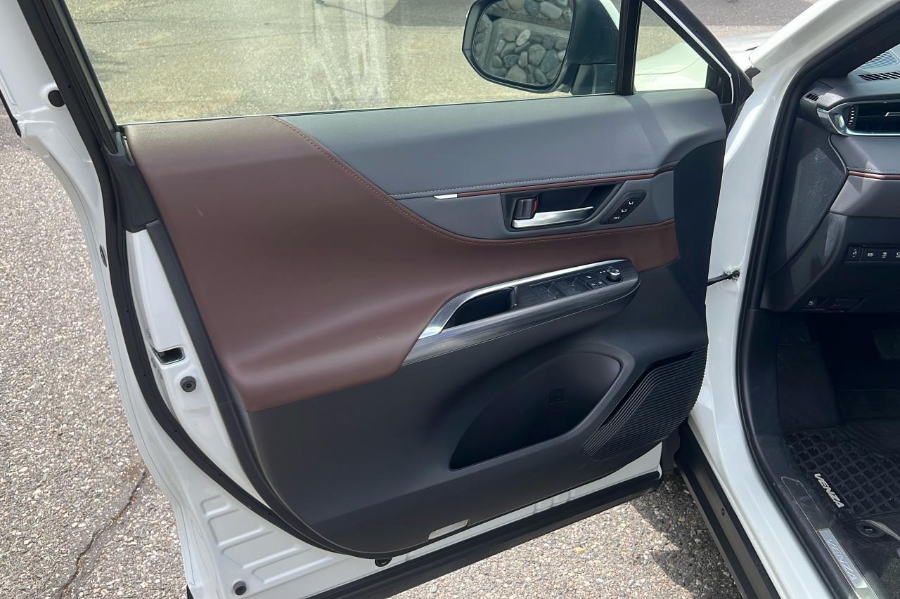 2022 Toyota Venza Hybrid Limited Photo