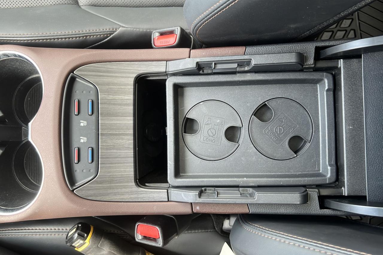 2022 Toyota Venza Hybrid Limited Photo