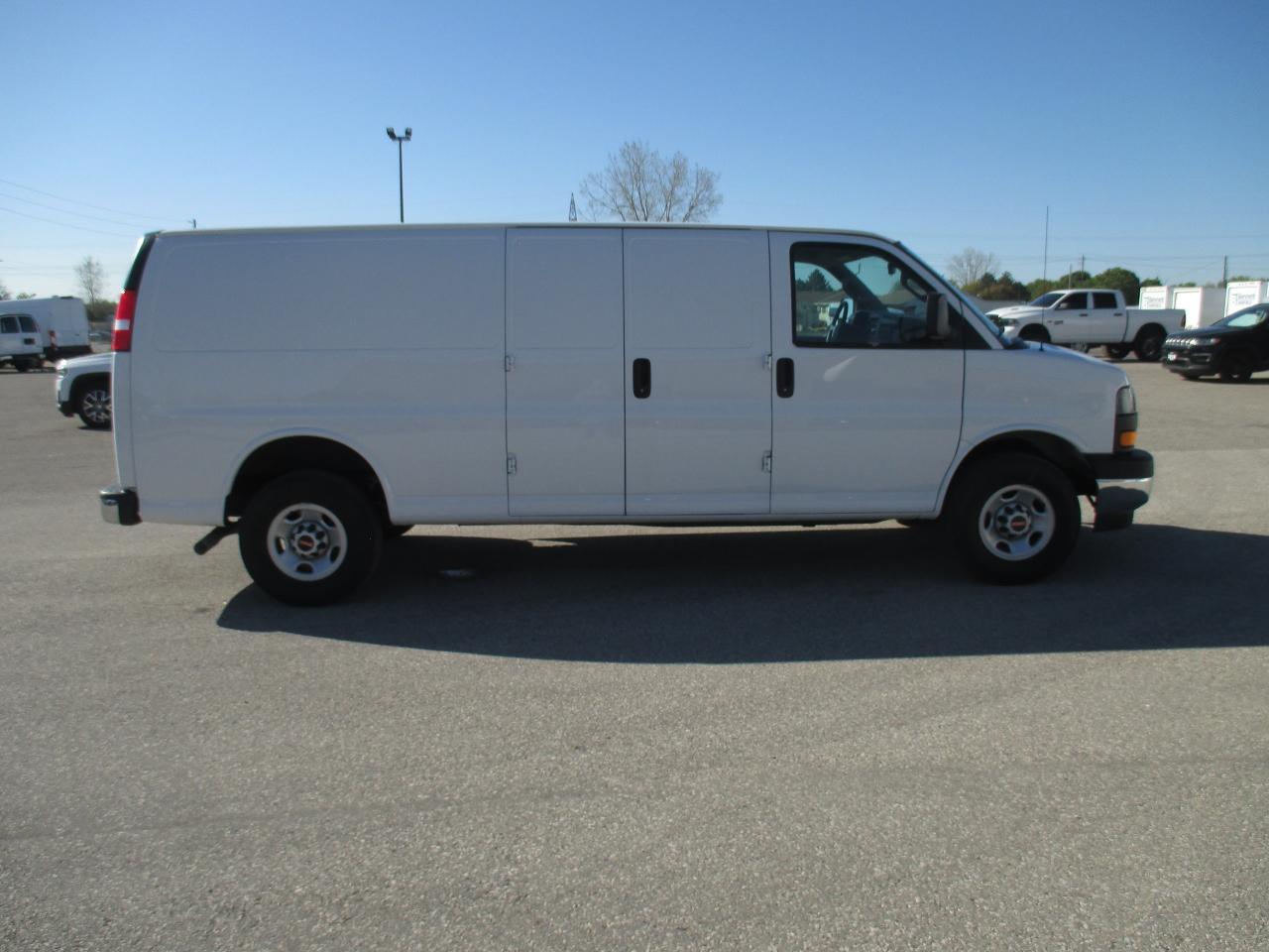2022 GMC Savana 3500 3500. 155 inch w/base - Photo #4