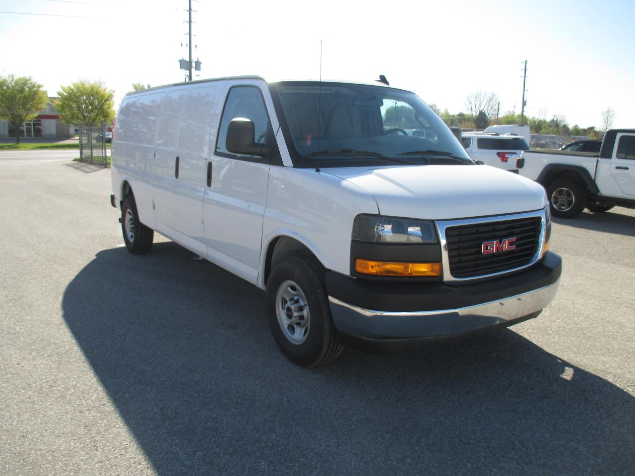 2022 GMC Savana 3500 3500. 155 inch w/base - Photo #3