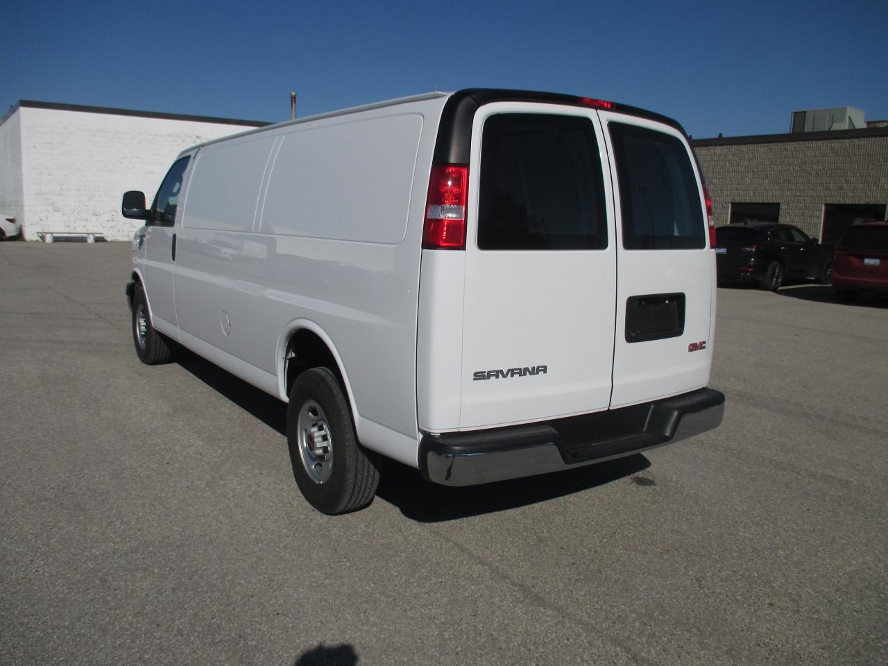 2022 GMC Savana 3500 3500. 155 inch w/base - Photo #6