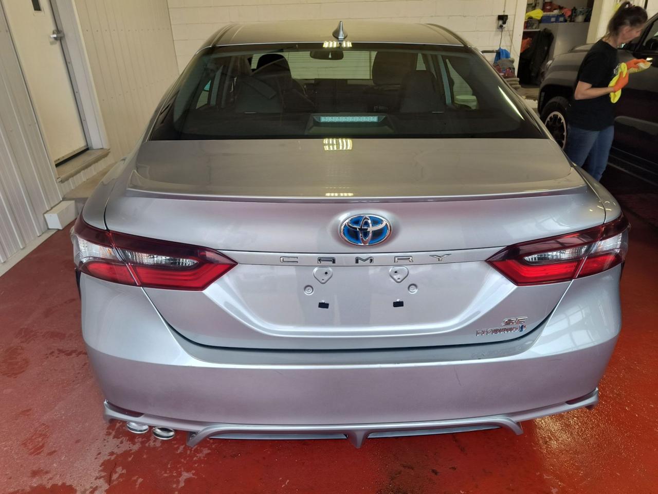 2022 Toyota Camry HYBRID SE Photo