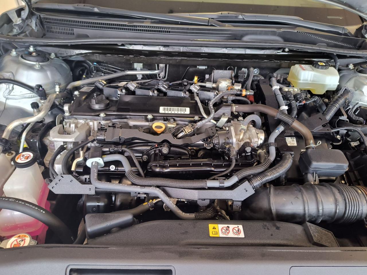 2022 Toyota Camry HYBRID SE Photo3
