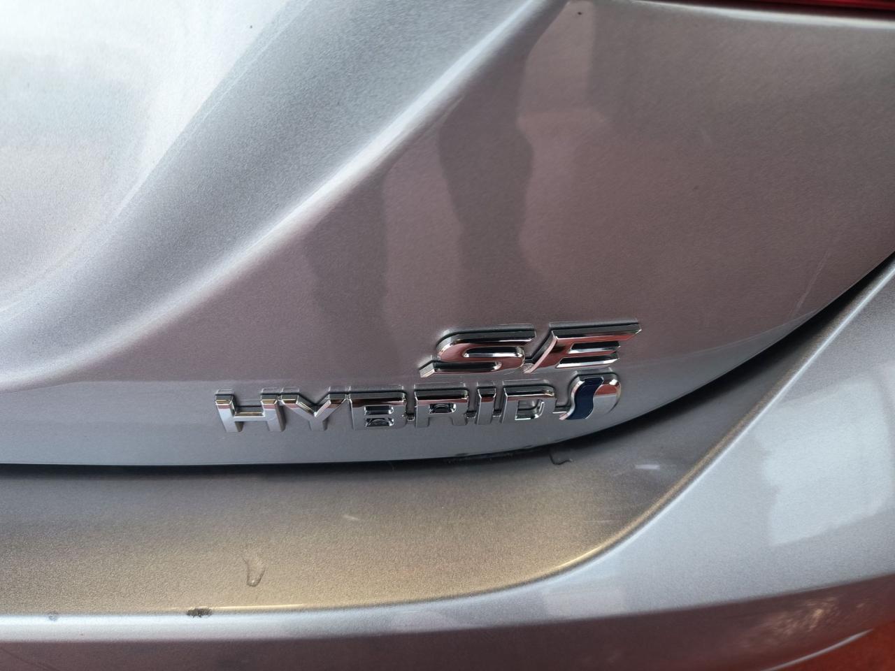 2022 Toyota Camry HYBRID SE Photo