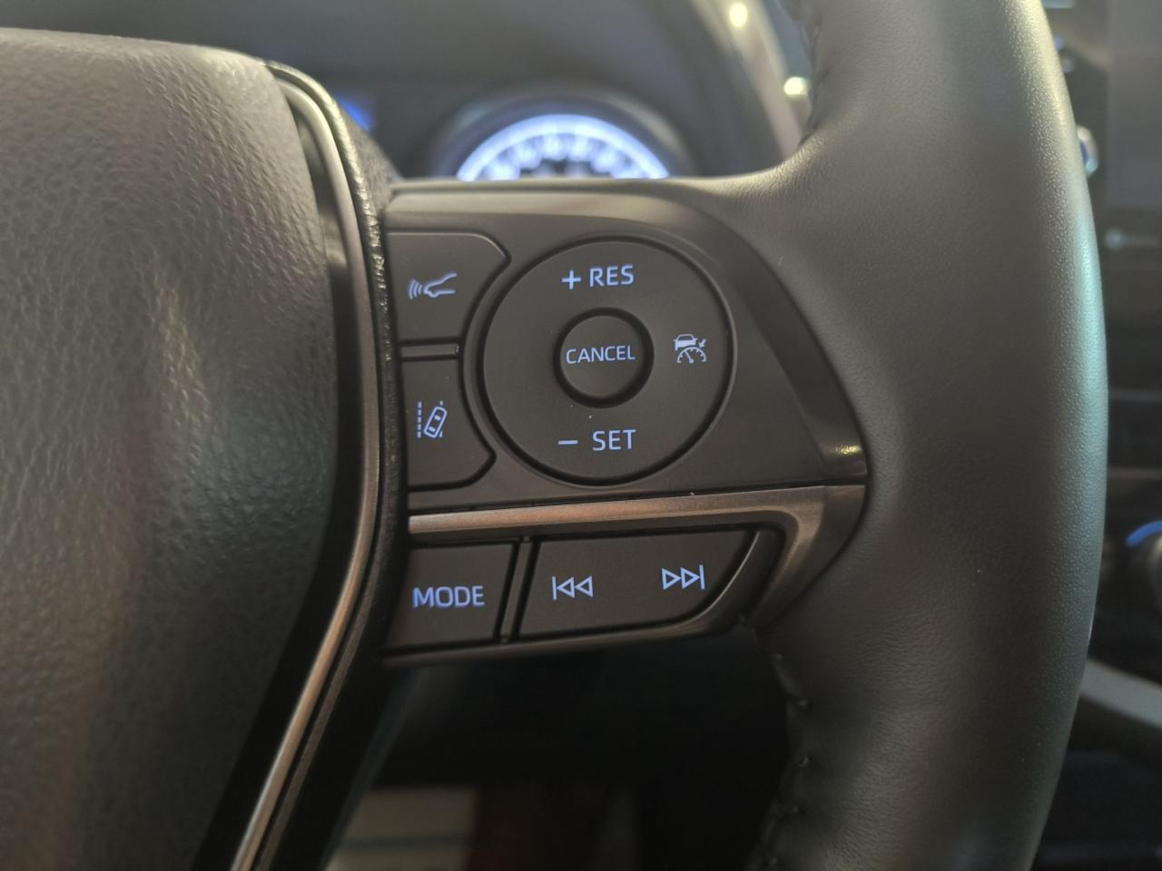 2022 Toyota Camry HYBRID SE Photo