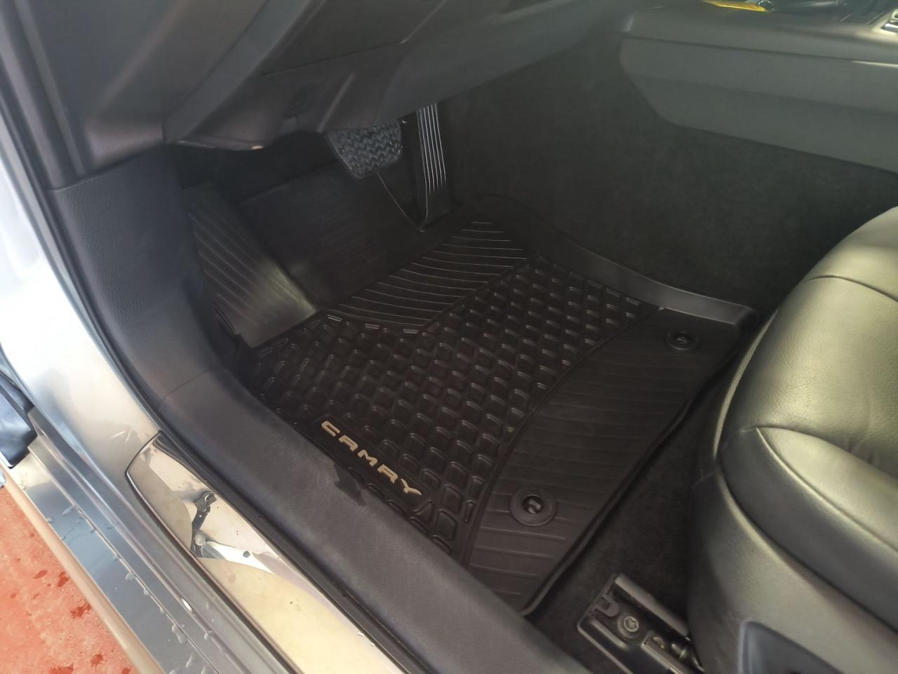 2022 Toyota Camry HYBRID SE Photo