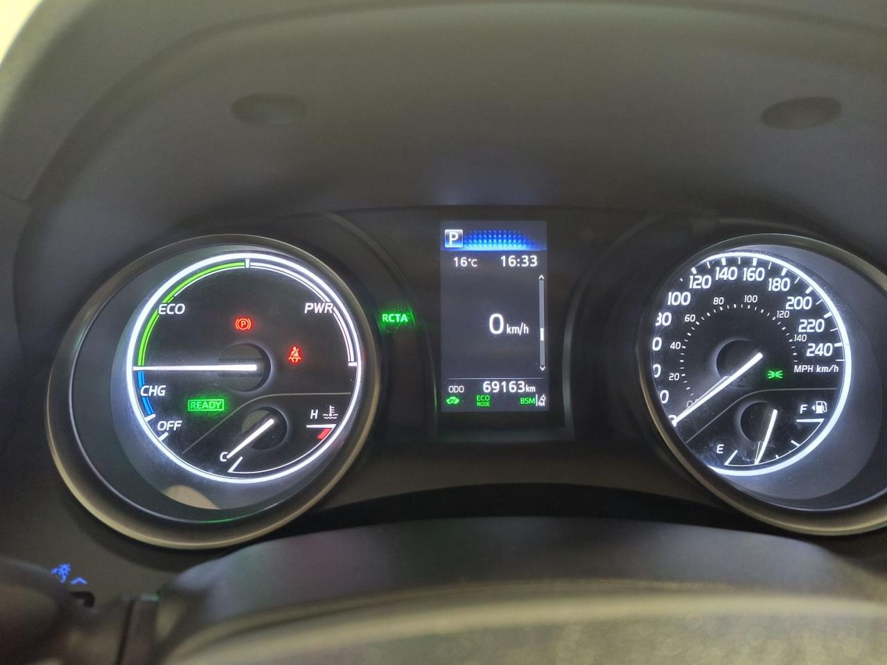 2022 Toyota Camry HYBRID SE Photo