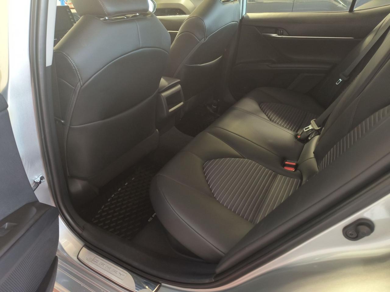 2022 Toyota Camry HYBRID SE Photo