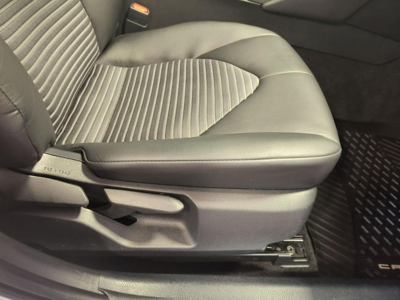 2022 Toyota Camry HYBRID SE Photo