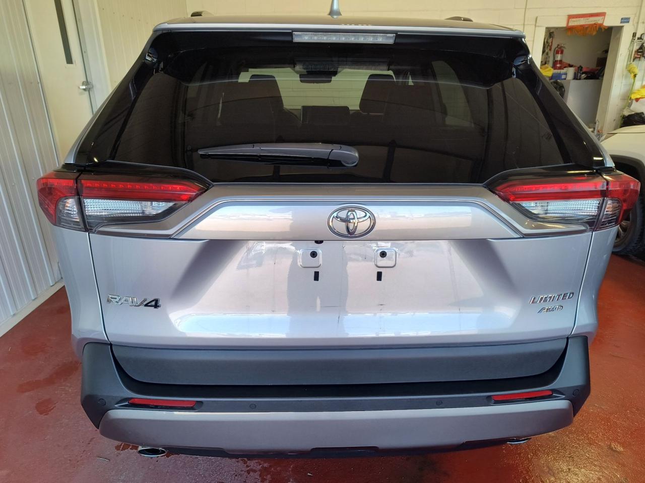 2020 Toyota RAV4 LIMITED AWD Photo4