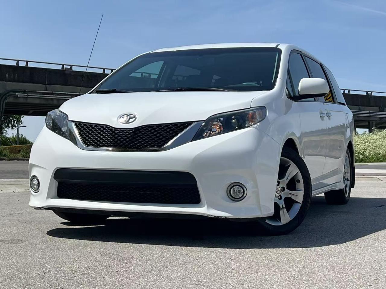Used 2014 Toyota Sienna SE 8-Pass/ CLEAN TITLE/ LOW KM/ BACKUP CAMERA for sale in Richmond, BC