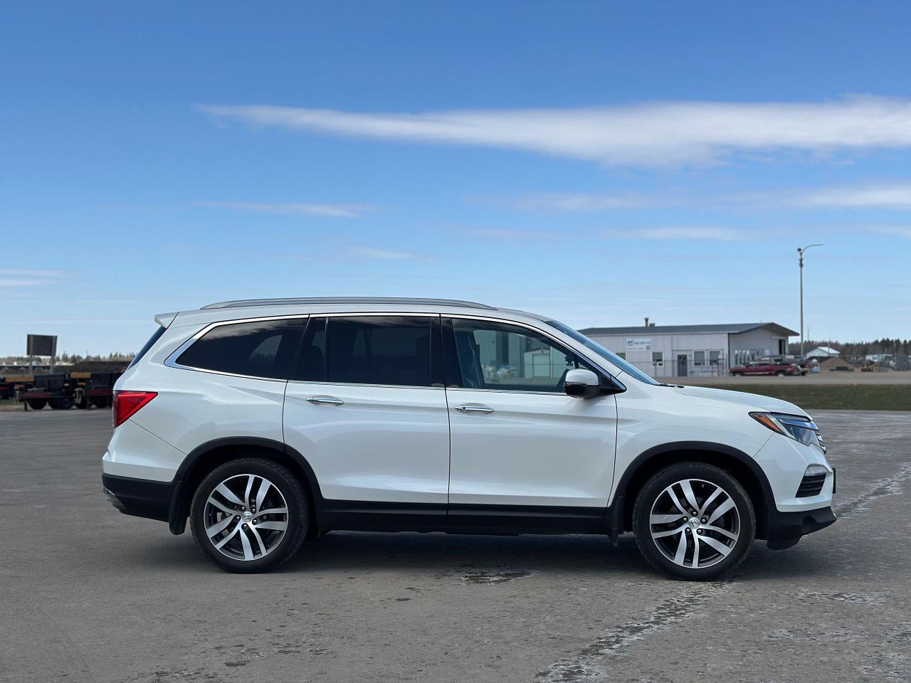 2017 Honda Pilot Touring Photo3