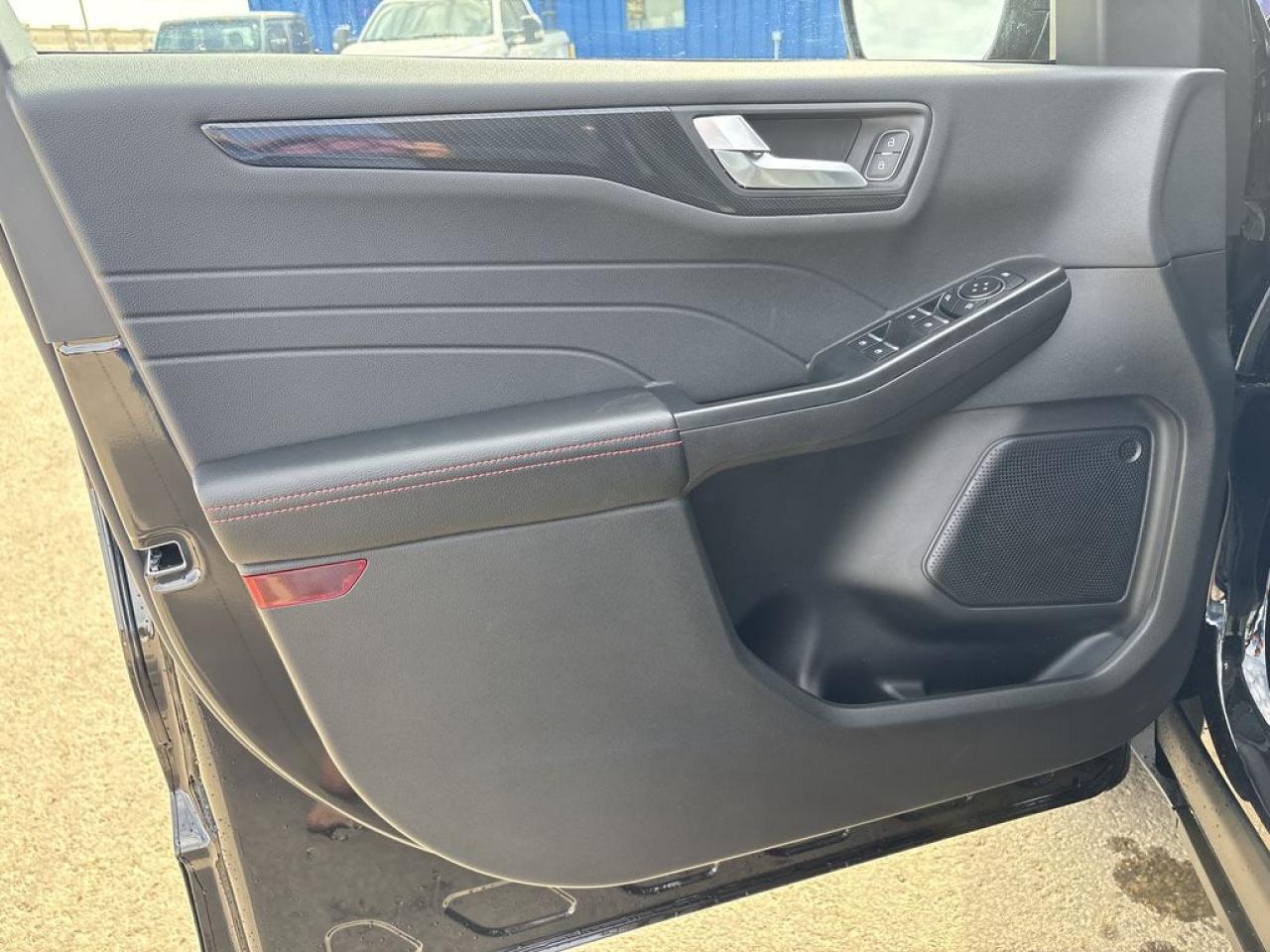 2025 Ford Escape 4DR ST LINE 300A Photo3
