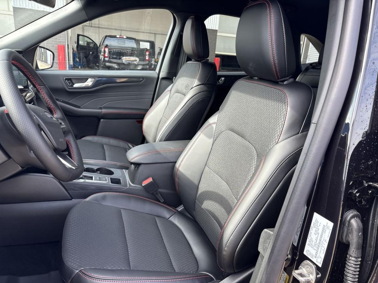 2025 Ford Escape 4DR ST LINE 300A Photo5