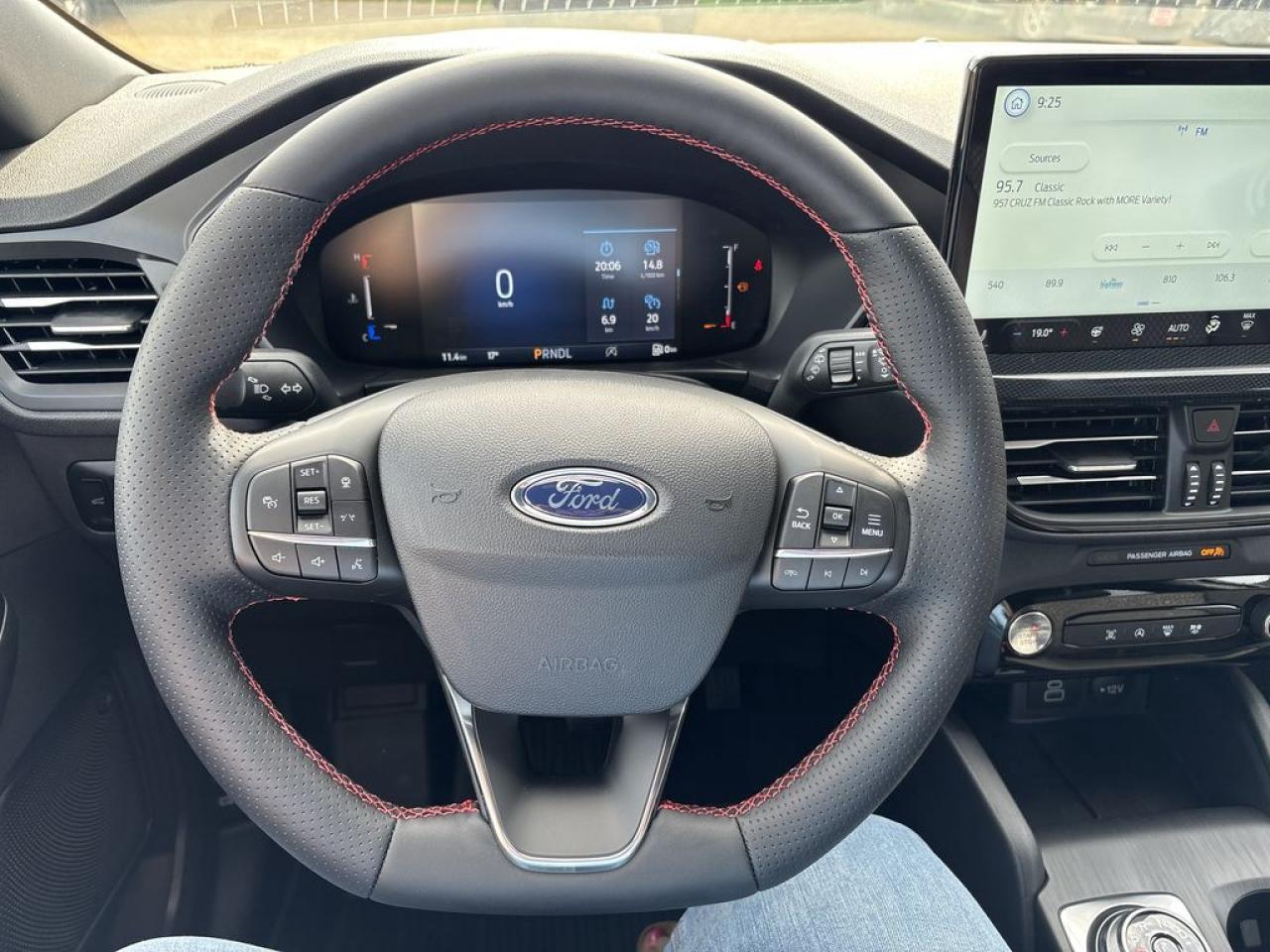 2025 Ford Escape 4DR ST LINE 300A Photo5