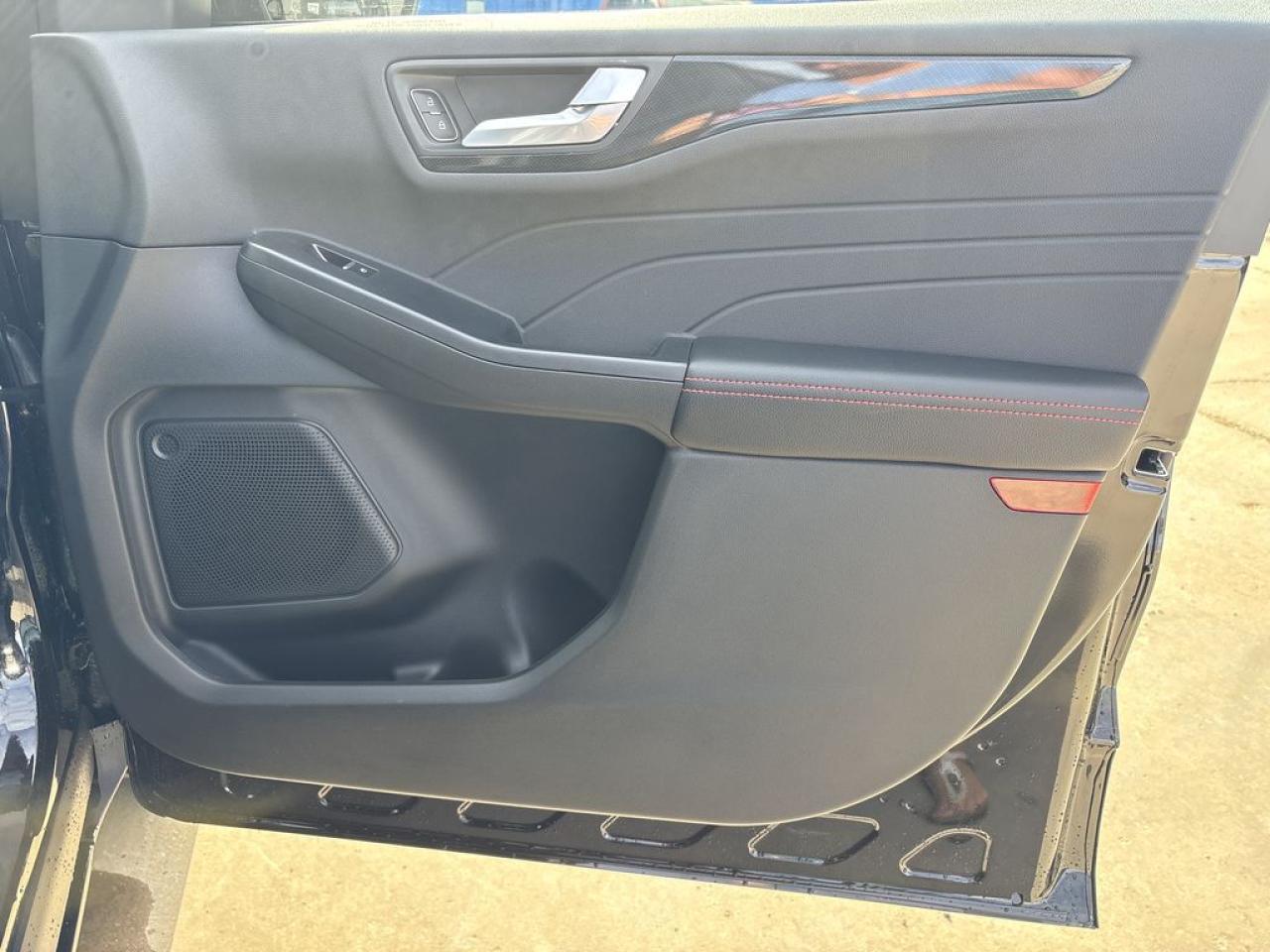 2025 Ford Escape 4DR ST LINE 300A Photo5