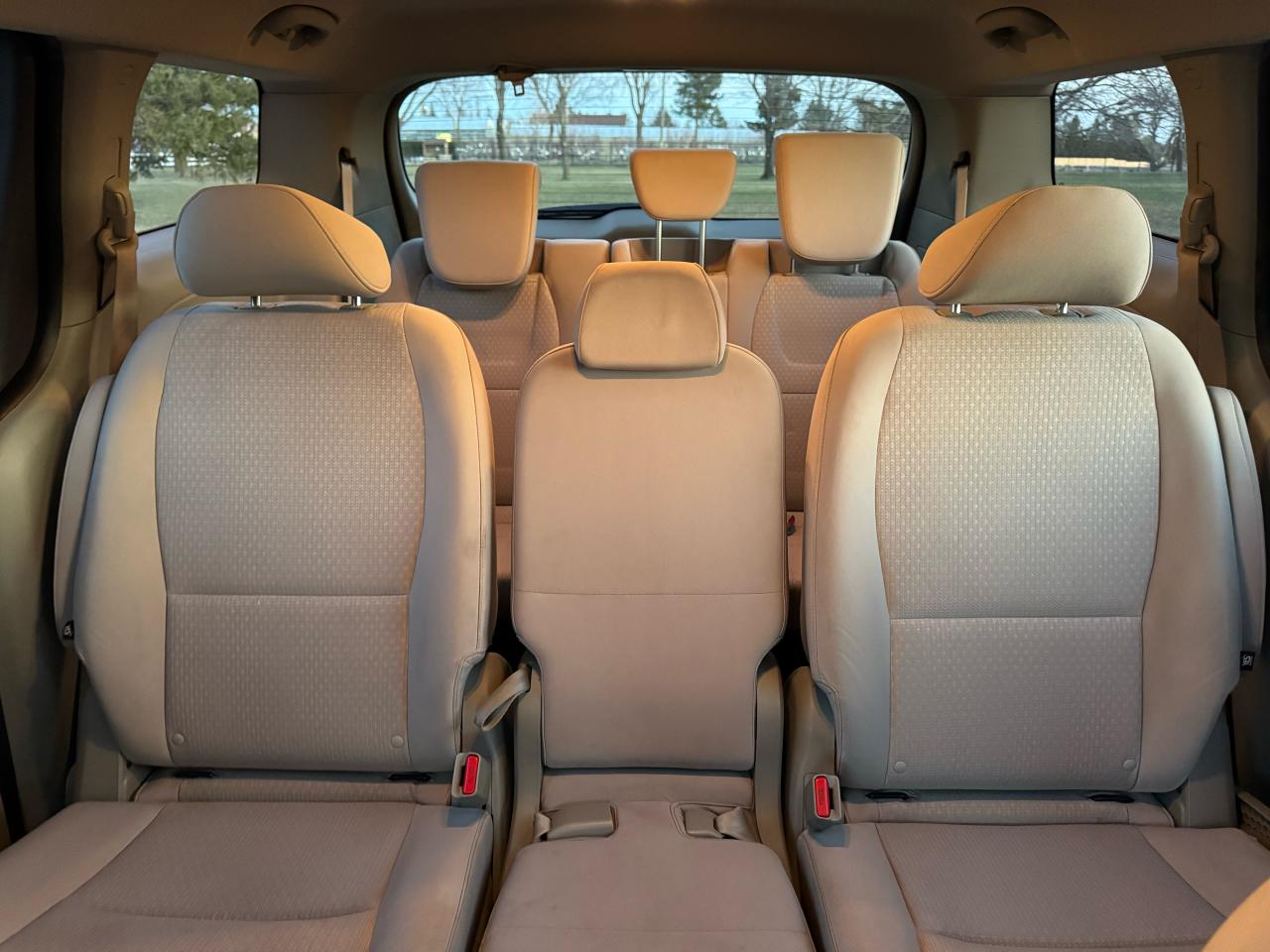 2016 Kia Sedona LX - 8 Seats - Photo #4