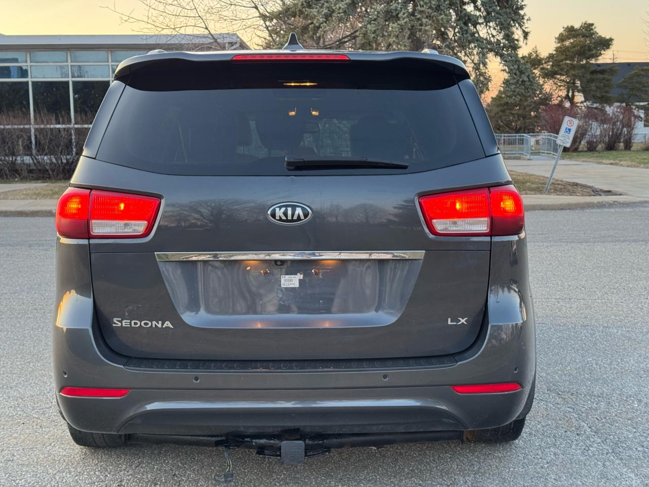 2016 Kia Sedona LX - 8 Seats - Photo #3