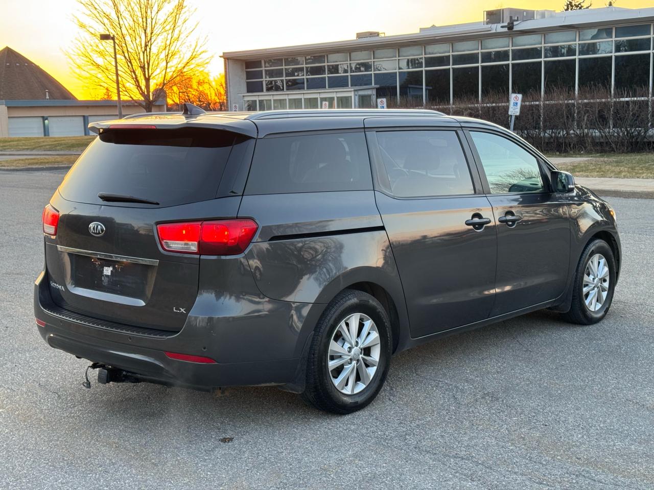 2016 Kia Sedona LX - 8 Seats - Photo #10