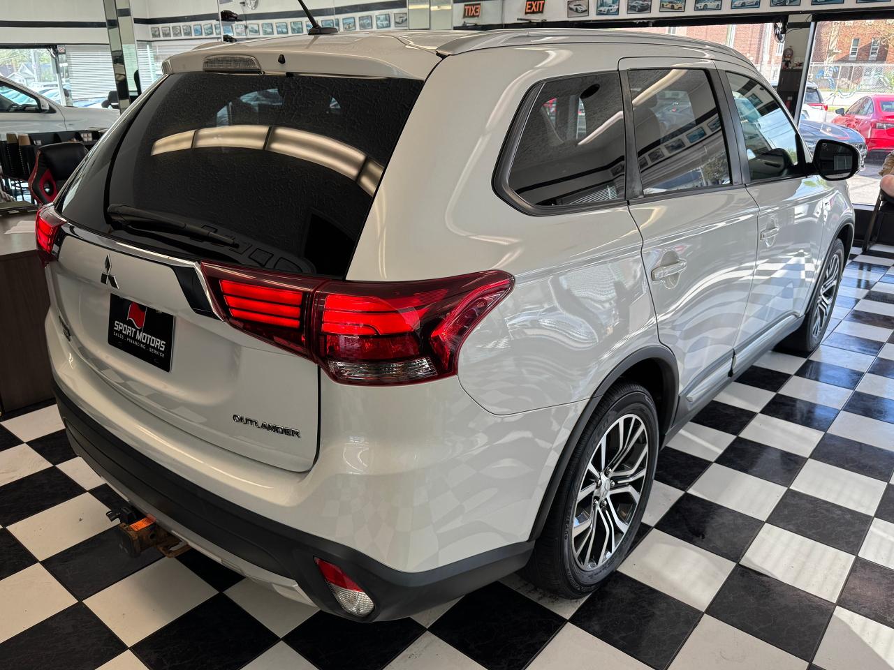 2016 Mitsubishi Outlander AWC SE 7 Passenger+Camera+ONE OWNER+CLEAN CARFAX - Photo #10