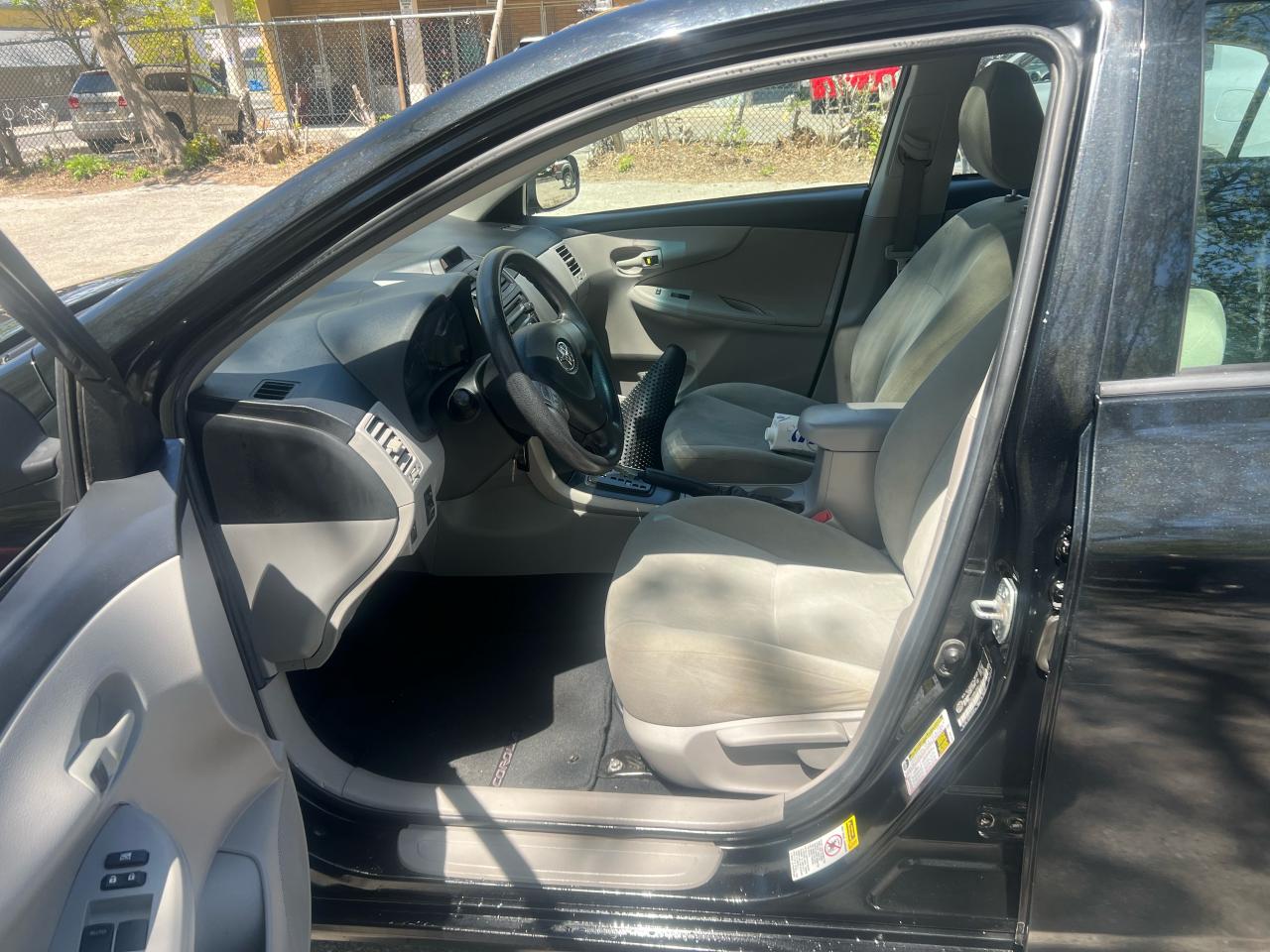 2013 Toyota Corolla CE Photo4