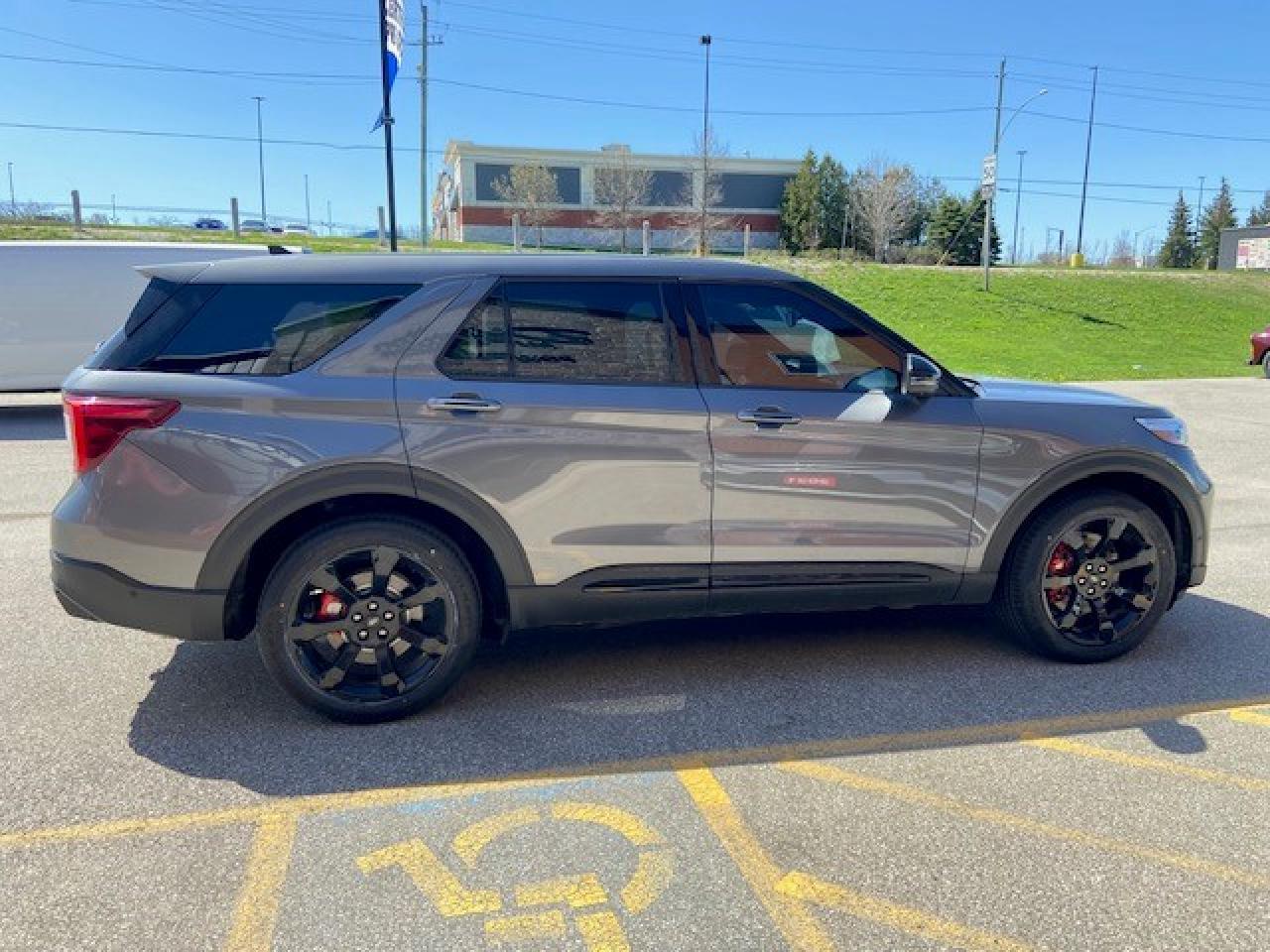 2021 Ford Explorer ST 4WD Photo4