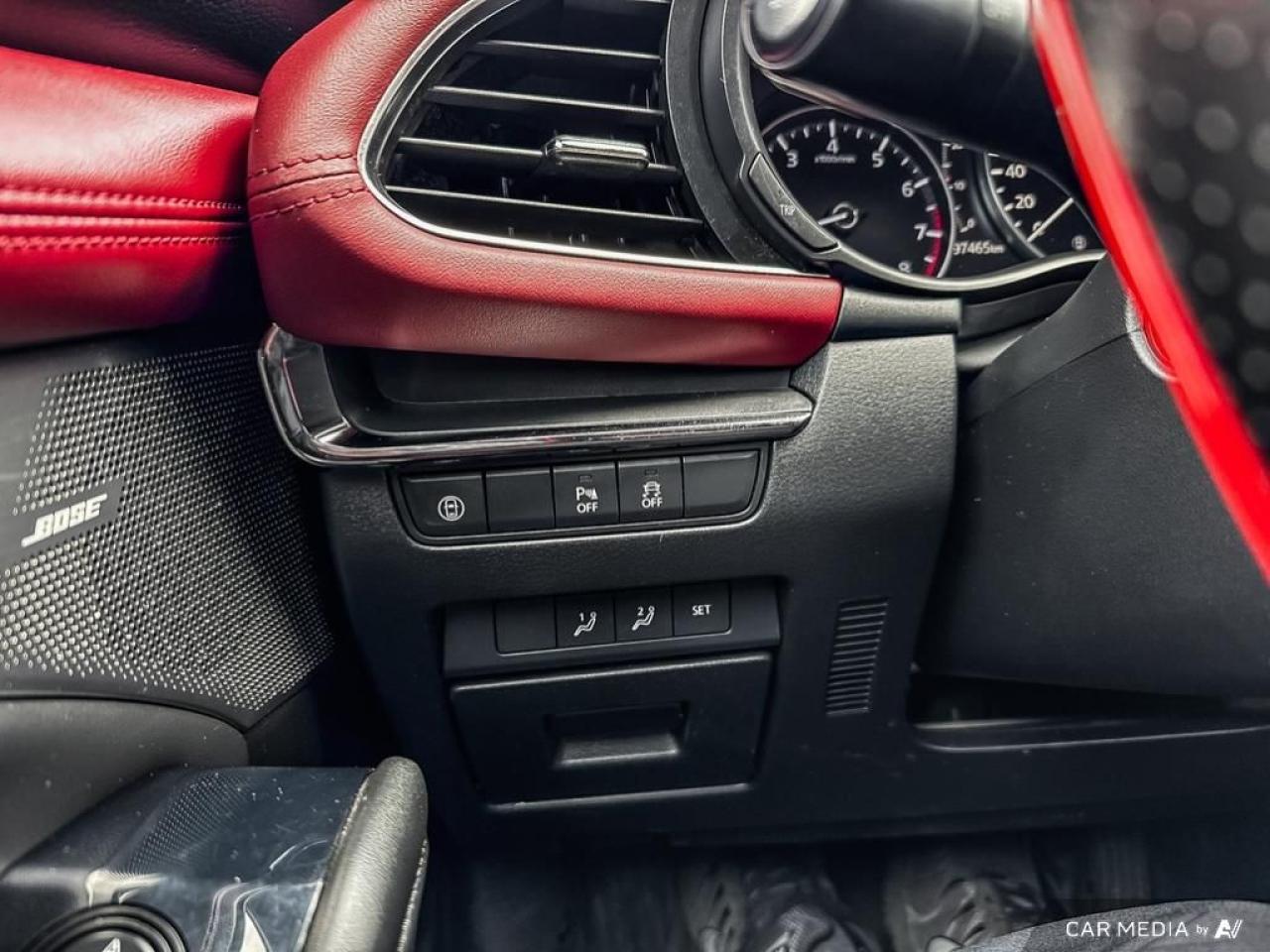 2020 Mazda MAZDA3 GT / i-ACTIV AWD / ROOF / NAV / RED LEATHER - Photo #12