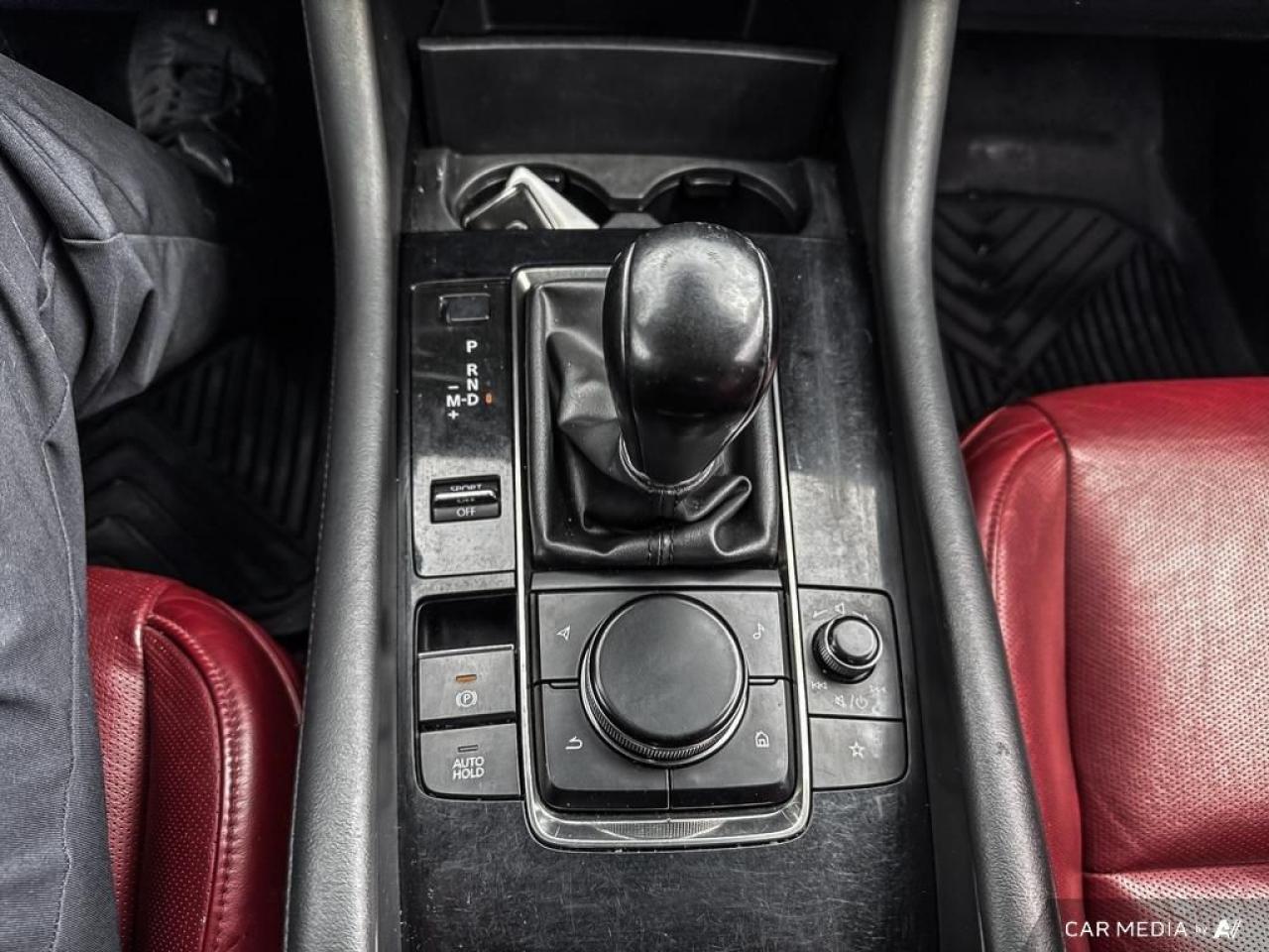2020 Mazda MAZDA3 GT / i-ACTIV AWD / ROOF / NAV / RED LEATHER - Photo #17