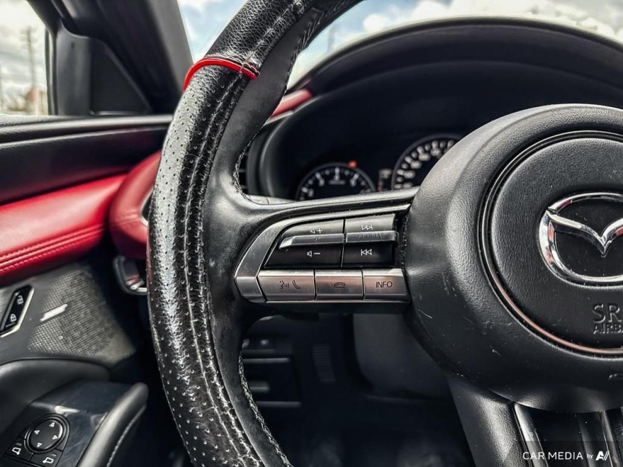2020 Mazda MAZDA3 GT / i-ACTIV AWD / ROOF / NAV / RED LEATHER - Photo #18