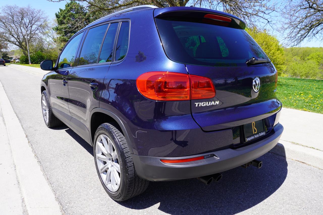 2012 Volkswagen Tiguan 6 SPD / LEATHER / PANOROOF / NO ACCIDENTS / LOCAL - Photo #3