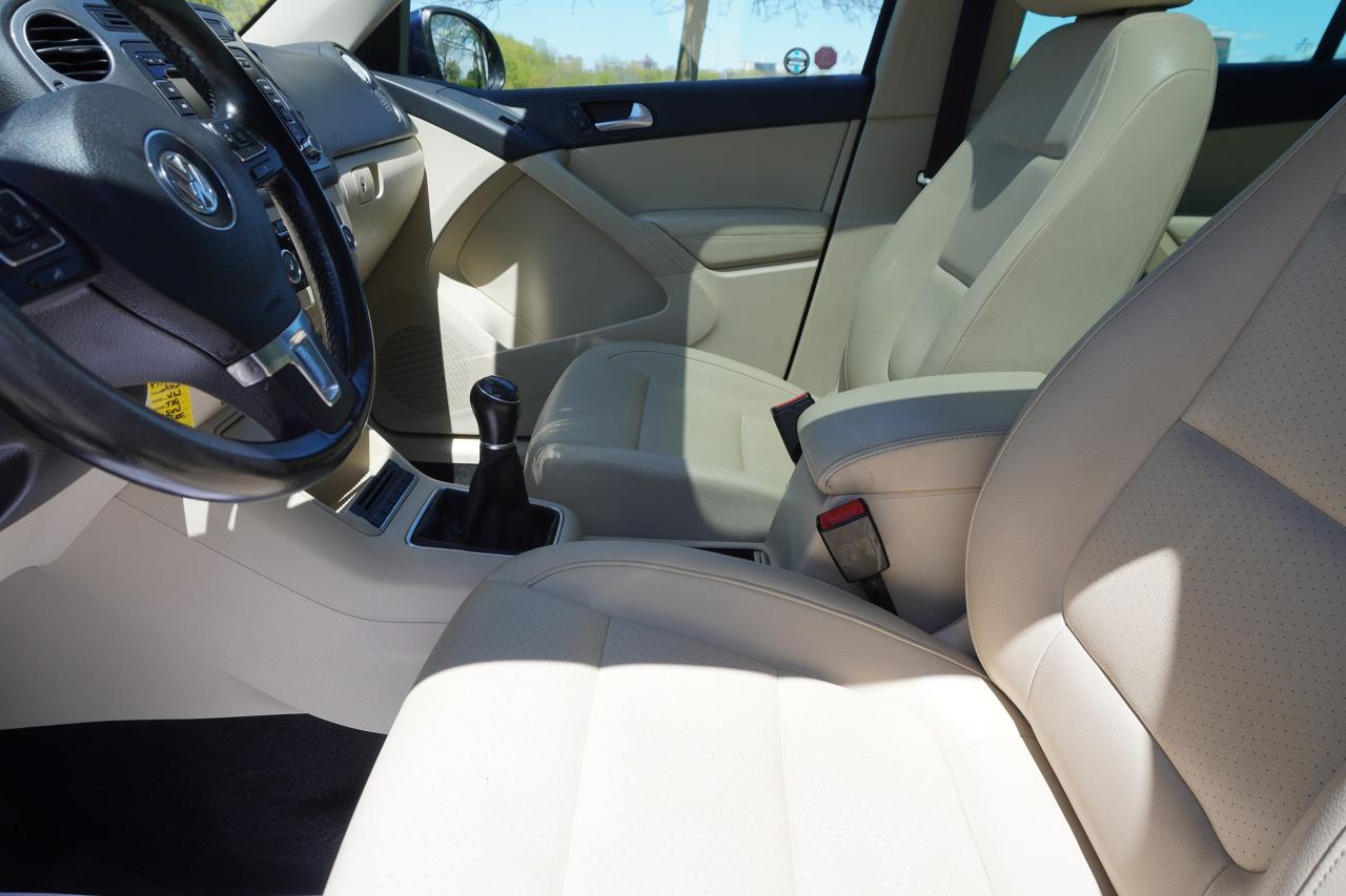 2012 Volkswagen Tiguan 6 SPD / LEATHER / PANOROOF / NO ACCIDENTS / LOCAL - Photo #9