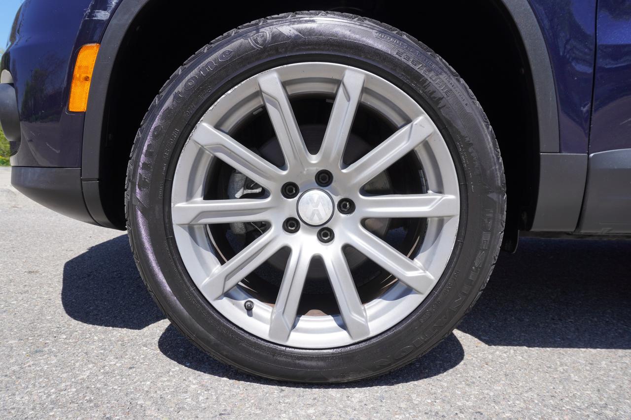 2012 Volkswagen Tiguan 6 SPD / LEATHER / PANOROOF / NO ACCIDENTS / LOCAL - Photo #8